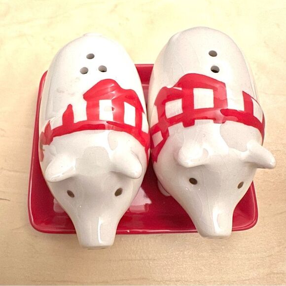 NWOT Sur La Table Cute Little Piggies Salt and Pepper Shakers - Picture 2 of 7